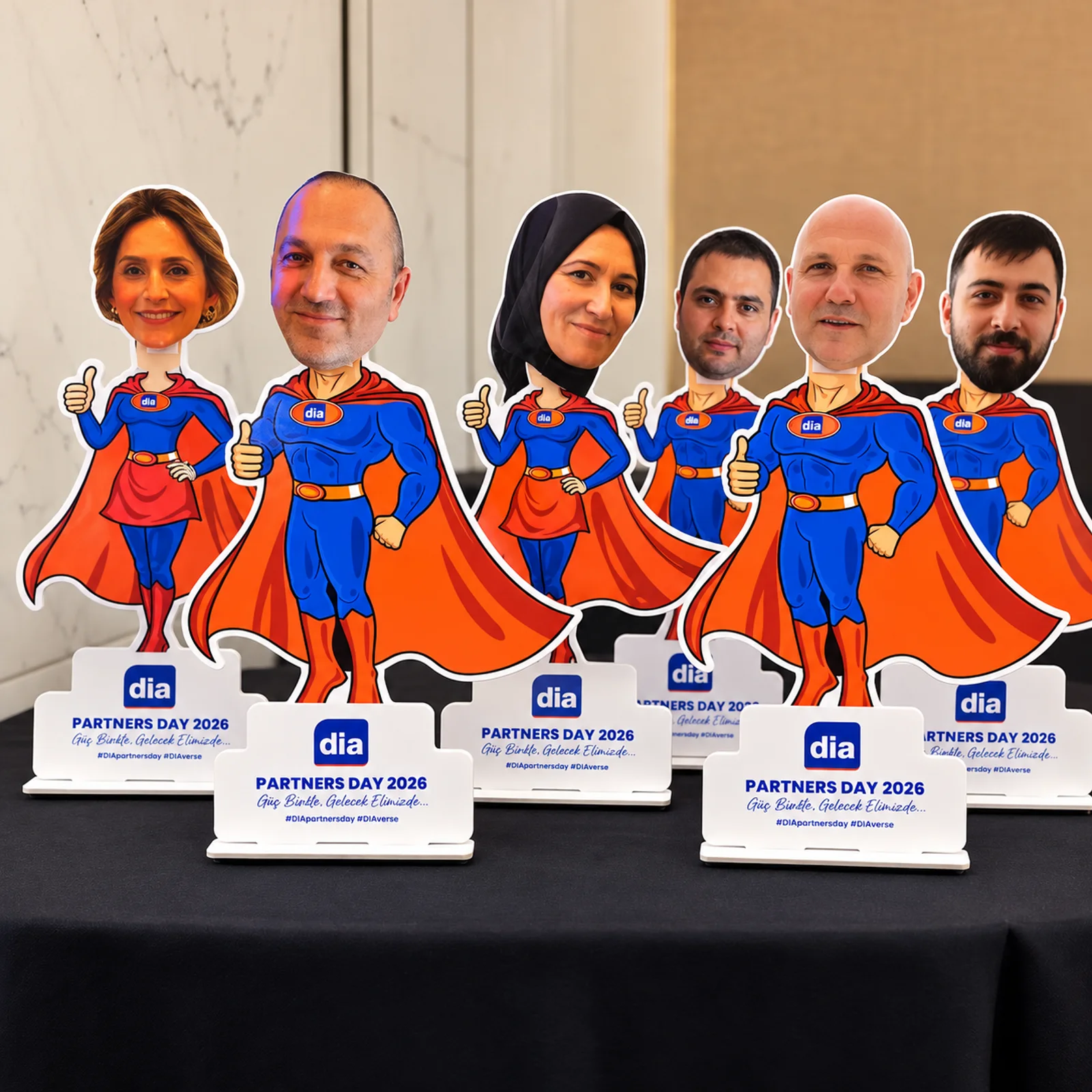 Kirala Bizden Bubble Heads Karikatür Figür fotoğraf aktivitesi kiralama