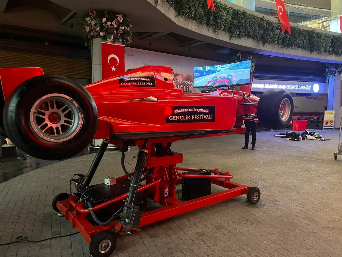 Hareketli F1 Simülatörü kiralama — Kirala Bizden