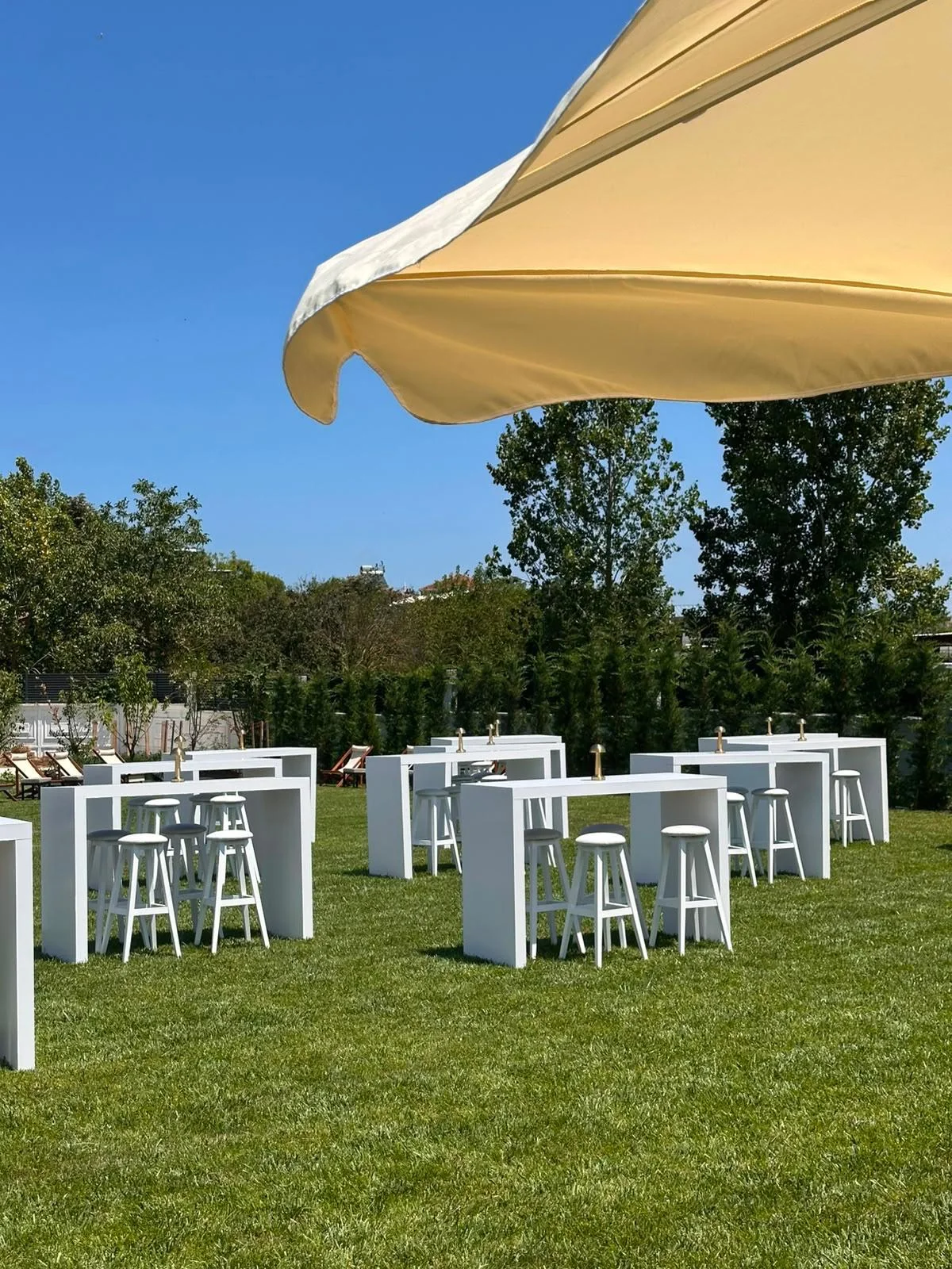 U Bar Masası Beyaz kiralama — görsel 2